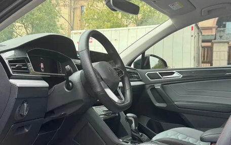 Volkswagen Tiguan II, 2022 год, 2 480 000 рублей, 9 фотография