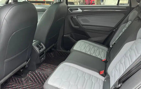 Volkswagen Tiguan II, 2022 год, 2 480 000 рублей, 10 фотография