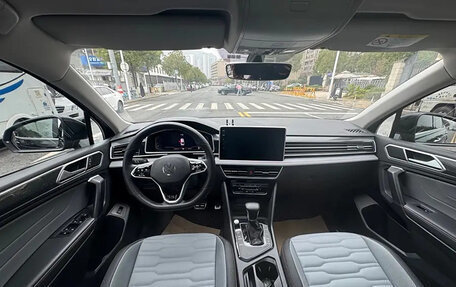 Volkswagen Tiguan II, 2022 год, 2 480 000 рублей, 12 фотография