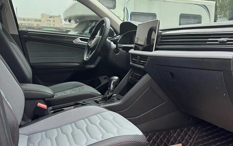 Volkswagen Tiguan II, 2022 год, 2 480 000 рублей, 11 фотография