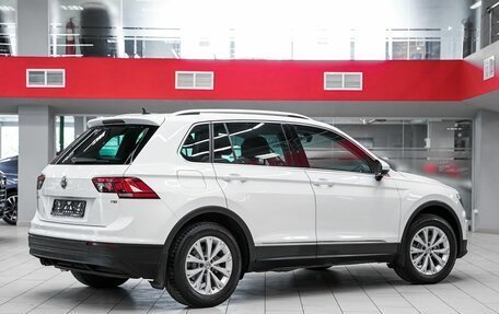 Volkswagen Tiguan II, 2017 год, 1 599 000 рублей, 2 фотография