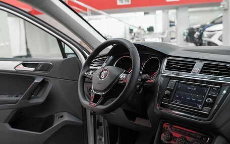 Volkswagen Tiguan II, 2017 год, 1 599 000 рублей, 13 фотография