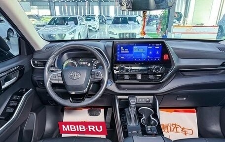 Toyota Highlander, 2022 год, 4 500 000 рублей, 8 фотография