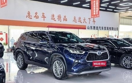 Toyota Highlander, 2022 год, 4 500 000 рублей, 3 фотография