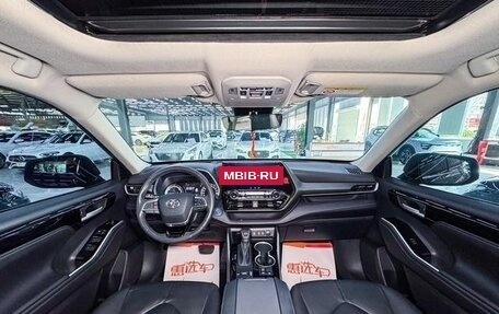 Toyota Highlander, 2022 год, 4 500 000 рублей, 9 фотография