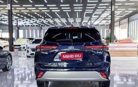 Toyota Highlander, 2022 год, 4 500 000 рублей, 5 фотография