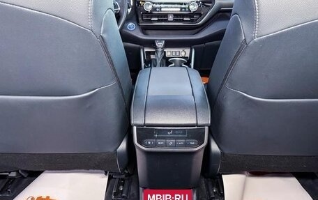 Toyota Highlander, 2022 год, 4 500 000 рублей, 10 фотография