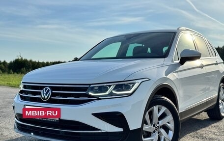 Volkswagen Tiguan II, 2022 год, 3 300 000 рублей, 2 фотография