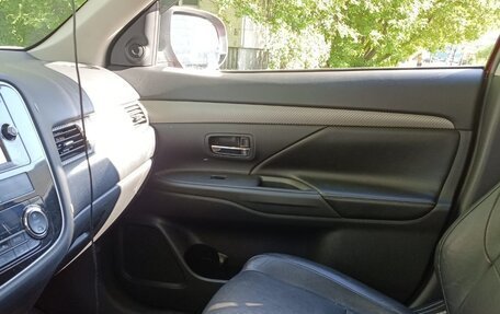 Mitsubishi Outlander III рестайлинг 3, 2013 год, 1 320 000 рублей, 12 фотография