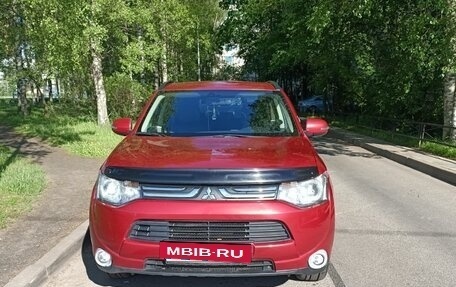 Mitsubishi Outlander III рестайлинг 3, 2013 год, 1 320 000 рублей, 3 фотография