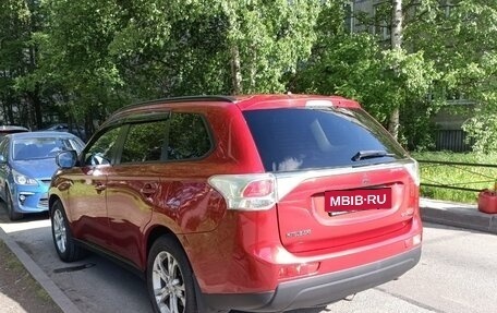 Mitsubishi Outlander III рестайлинг 3, 2013 год, 1 320 000 рублей, 2 фотография
