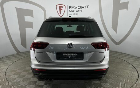 Volkswagen Tiguan II, 2018 год, 2 495 000 рублей, 3 фотография
