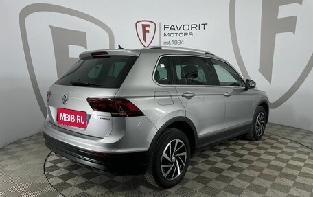 Volkswagen Tiguan II, 2018 год, 2 495 000 рублей, 6 фотография