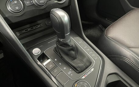 Volkswagen Tiguan II, 2018 год, 2 495 000 рублей, 13 фотография