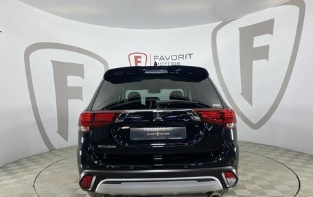 Mitsubishi Outlander III рестайлинг 3, 2021 год, 2 785 000 рублей, 3 фотография