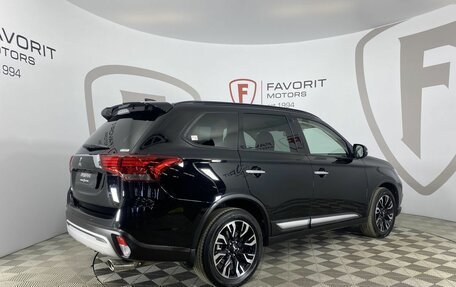 Mitsubishi Outlander III рестайлинг 3, 2021 год, 2 785 000 рублей, 6 фотография