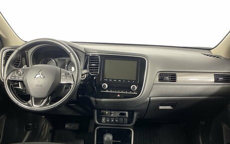 Mitsubishi Outlander III рестайлинг 3, 2021 год, 2 785 000 рублей, 7 фотография