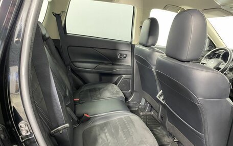 Mitsubishi Outlander III рестайлинг 3, 2021 год, 2 785 000 рублей, 15 фотография