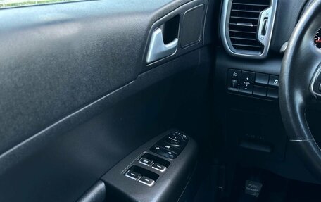 KIA Sportage IV рестайлинг, 2018 год, 2 099 000 рублей, 28 фотография
