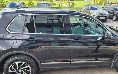 Volkswagen Tiguan II, 2018 год, 2 200 000 рублей, 3 фотография