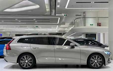 Volvo V60 II, 2021 год, 3 117 000 рублей, 5 фотография
