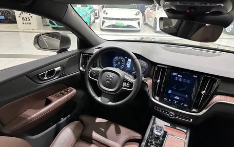 Volvo V60 II, 2021 год, 3 117 000 рублей, 6 фотография