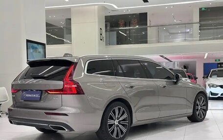 Volvo V60 II, 2021 год, 3 117 000 рублей, 2 фотография