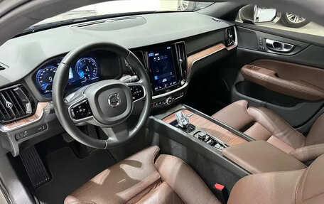 Volvo V60 II, 2021 год, 3 117 000 рублей, 7 фотография