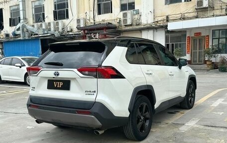 Toyota RAV4, 2022 год, 2 360 000 рублей, 4 фотография