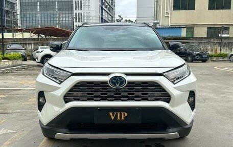 Toyota RAV4, 2022 год, 2 360 000 рублей, 2 фотография