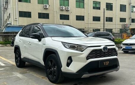 Toyota RAV4, 2022 год, 2 360 000 рублей, 3 фотография