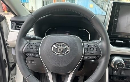 Toyota RAV4, 2022 год, 2 360 000 рублей, 11 фотография