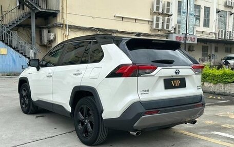 Toyota RAV4, 2022 год, 2 360 000 рублей, 6 фотография