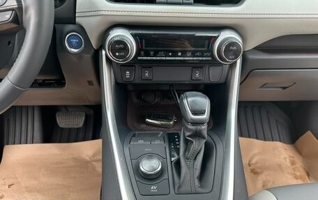 Toyota RAV4, 2022 год, 2 360 000 рублей, 10 фотография
