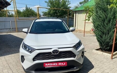 Toyota RAV4, 2020 год, 2 800 000 рублей, 6 фотография