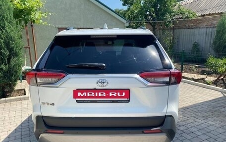 Toyota RAV4, 2020 год, 2 800 000 рублей, 3 фотография