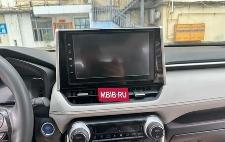 Toyota RAV4, 2022 год, 2 360 000 рублей, 12 фотография