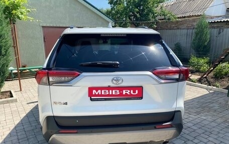 Toyota RAV4, 2020 год, 2 800 000 рублей, 5 фотография