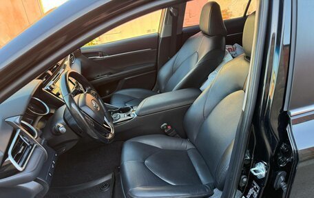 Toyota Camry, 2019 год, 2 400 000 рублей, 9 фотография