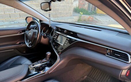 Toyota Camry, 2019 год, 2 400 000 рублей, 10 фотография