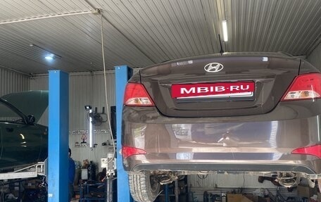 Hyundai Solaris II рестайлинг, 2015 год, 800 000 рублей, 3 фотография