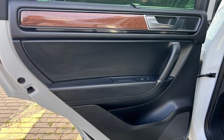 Volkswagen Touareg III, 2017 год, 3 600 000 рублей, 21 фотография
