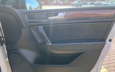 Volkswagen Touareg III, 2017 год, 3 600 000 рублей, 24 фотография