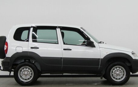 Chevrolet Niva I рестайлинг, 2018 год, 741 600 рублей, 7 фотография