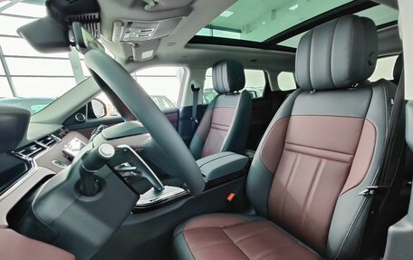 Land Rover Range Rover Evoque II, 2024 год, 6 500 000 рублей, 8 фотография