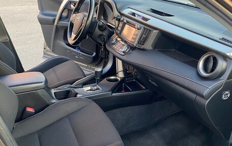 Toyota RAV4, 2013 год, 1 900 000 рублей, 6 фотография