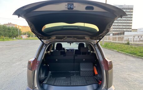 Toyota RAV4, 2013 год, 1 900 000 рублей, 14 фотография