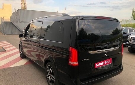 Mercedes-Benz V-Класс, 2019 год, 4 997 000 рублей, 10 фотография