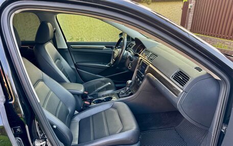 Volkswagen Passat B8 рестайлинг, 2015 год, 1 390 000 рублей, 17 фотография