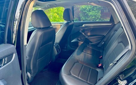 Volkswagen Passat B8 рестайлинг, 2015 год, 1 390 000 рублей, 18 фотография